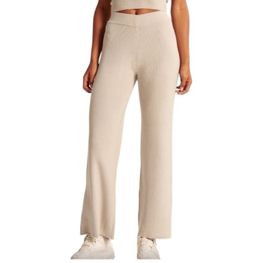 Abercrombie & Fitch Ribbed Flare Wide Leg Sweater Pant size XS in Natural